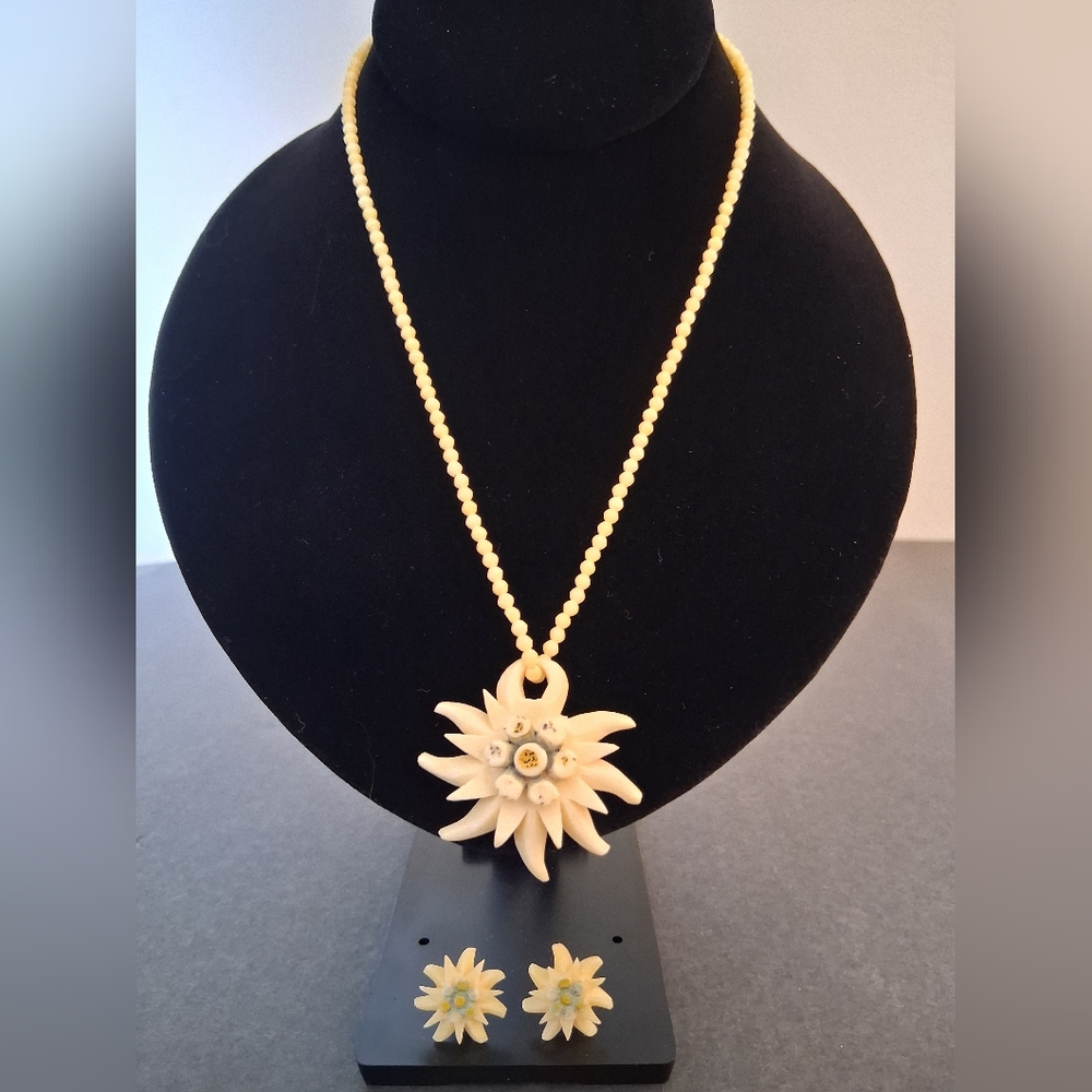 Vtg hand carved celluloid edelweiss flower Necklace Earring set Ivory 17"